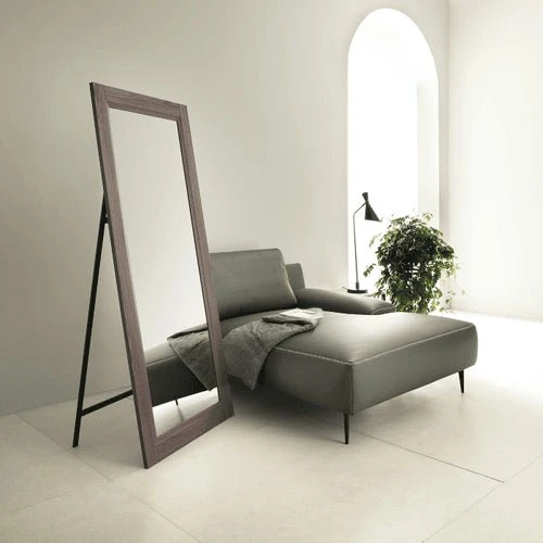 Miroir sur pied noyer 180x80 cm - Élégance et polyvalence pour une déco raffinée