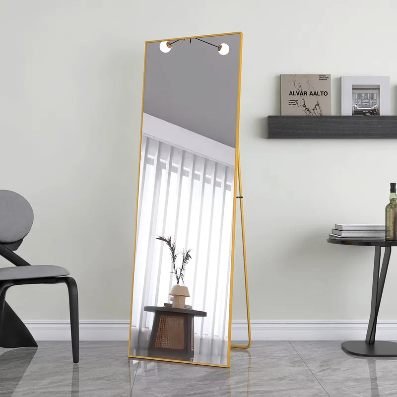 Miroir Doré sur Pied - Élégance et Polyvalence pour Tous les Intérieurs