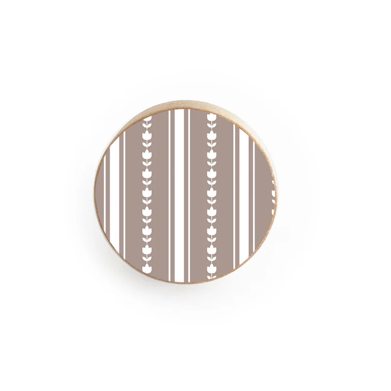 Poignée de porte en bois avec motif floral en relief sur lin - Plusieurs couleurs disponibles