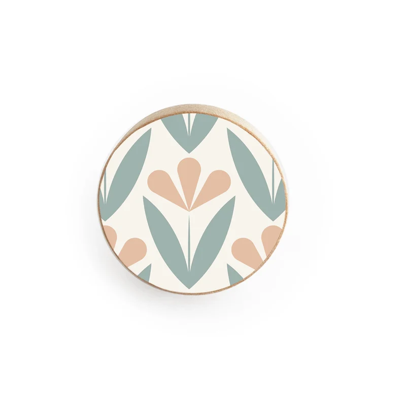 Bouton en bois avec motif pétale en relief